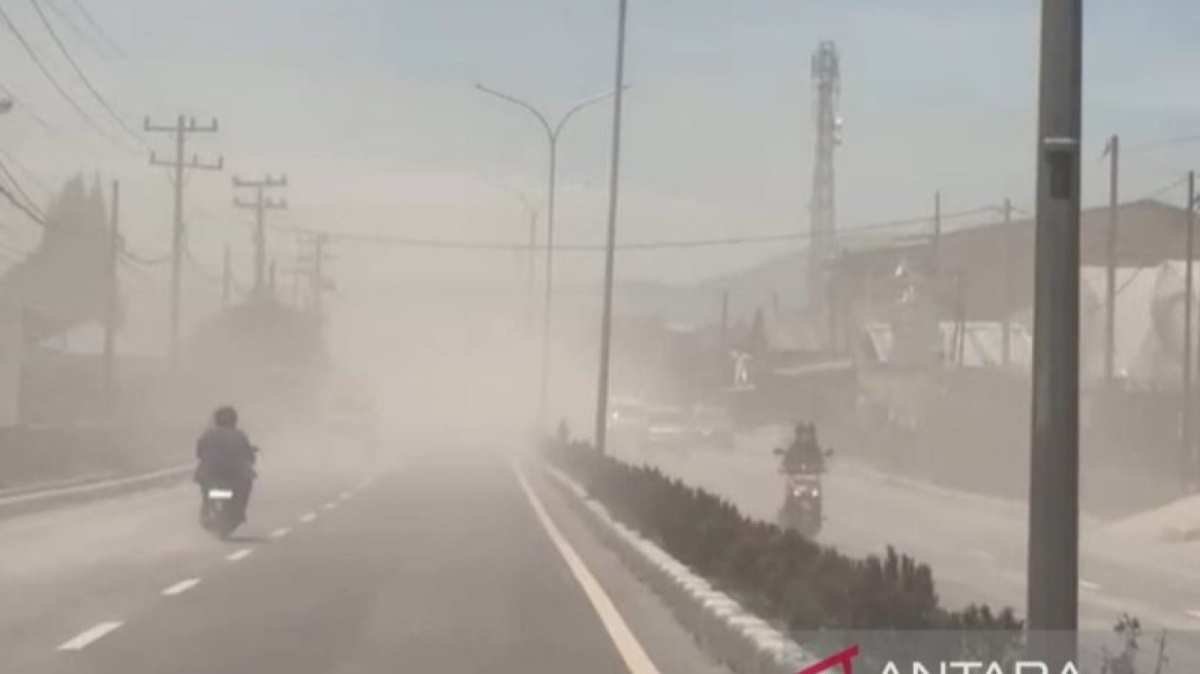 Dampak Erupsi Gunung Sinabung di Kota Berastagi