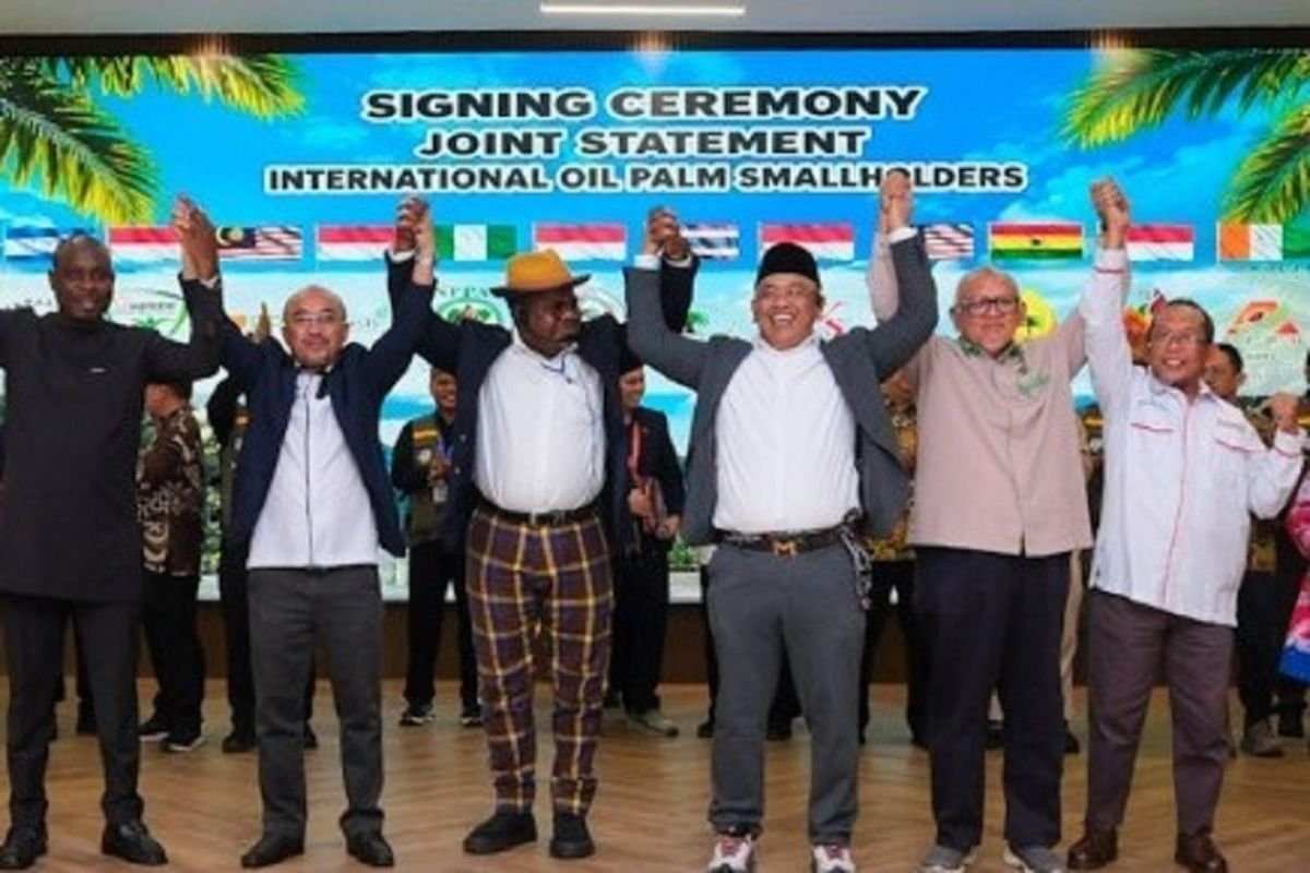 Penguatan Petani Sawit Indonesia di Kancah Global Penguatan Petani Sawit Indonesia di Kancah Global