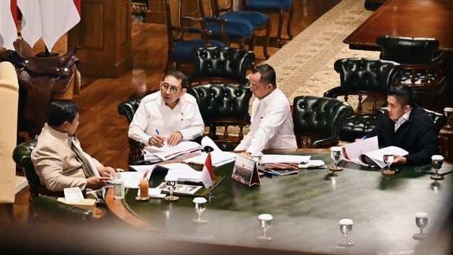 Pertemuan Fadli Zon dan Prabowo: Usulan Gelar Kehormatan untuk Tokoh-Tokoh Berjasa Pertemuan Fadli Zon dan Prabowo: Usulan Gelar Kehormatan untuk Tokoh-Tokoh Berjasa