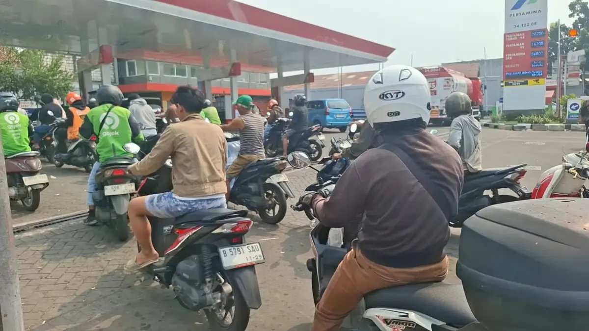 Manfaat Mencampurkan Minyak Kayu Putih dalam Bensin: Tinjauan Fakta Manfaat Mencampurkan Minyak Kayu Putih dalam Bensin: Tinjauan Fakta