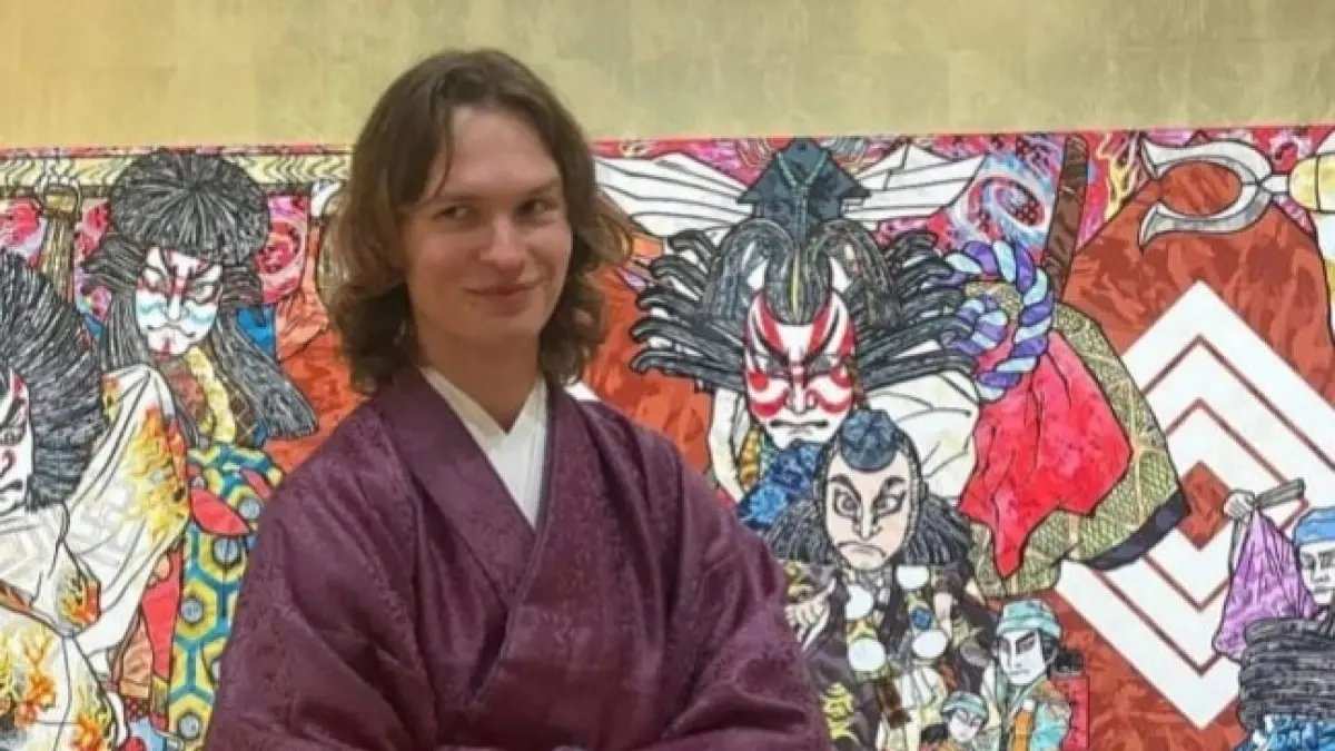 Penampilan Ansel Elgort dalam Yukata Menjadi Sorotan di Acara CJ Night