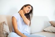 Mengatasi Leher Kaku Setelah Tidur