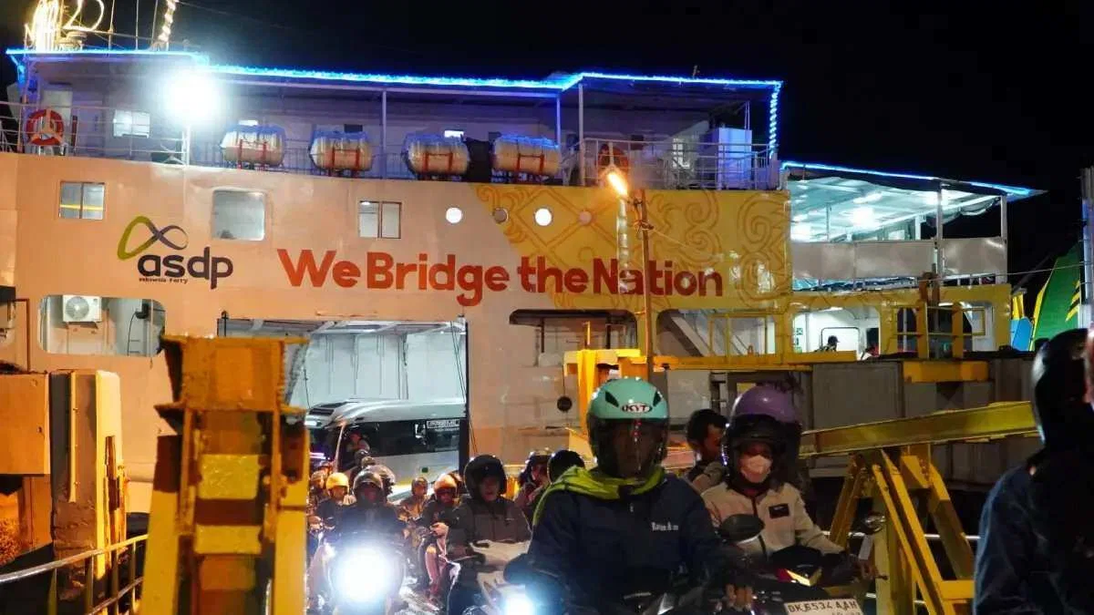 Antrean Panjang di Pelabuhan Ketapang akibat Kenaikan Volume Kendaraan dan Perbaikan Dermaga