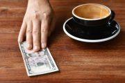 Karakter Positif di Balik Kebiasaan Memberi Tip