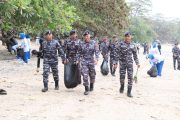 Memperingati HUT Ke-81 TNI AL: Aksi Bersih Pantai Tanjung Kasuari