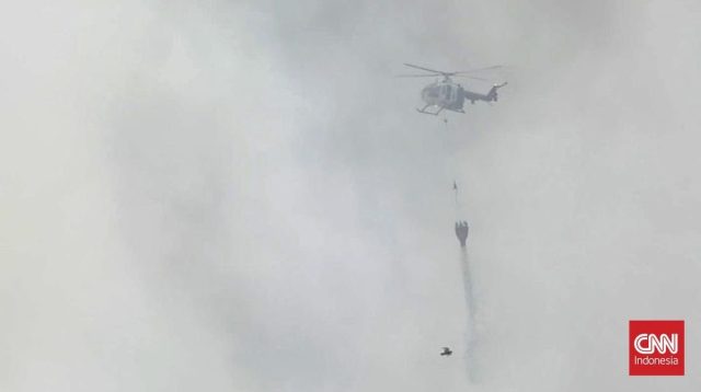Kebakaran TPA Galuga: Upaya Pemadaman Melibatkan Helikopter