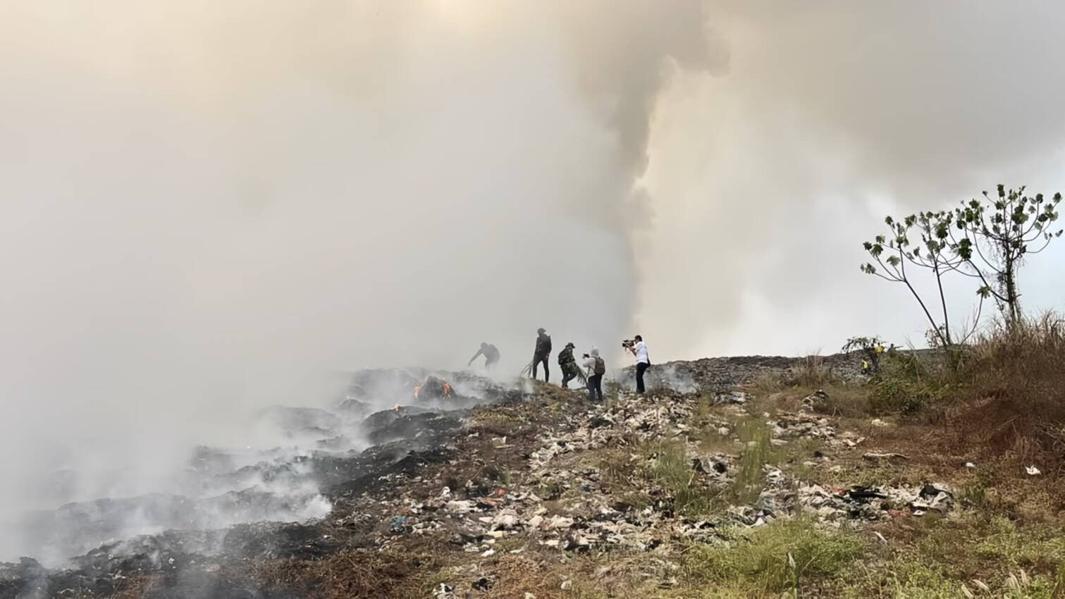 Kebakaran Meluas di TPA Galuga Bogor