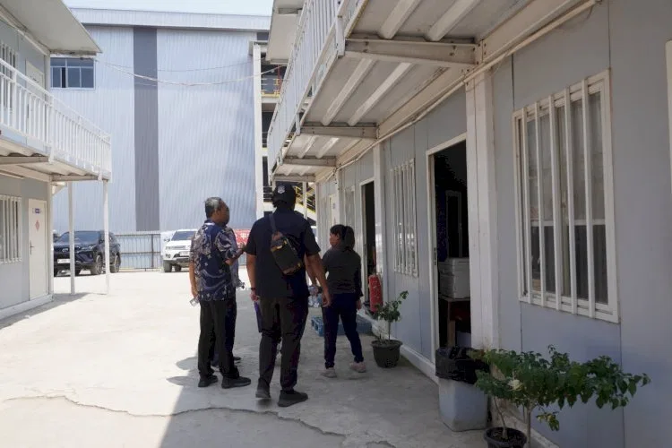 Dua WNA Dideportasi Usai Terjaring Operasi Keimigrasian di Kendal Dua WNA Dideportasi Usai Terjaring Operasi Keimigrasian di Kendal