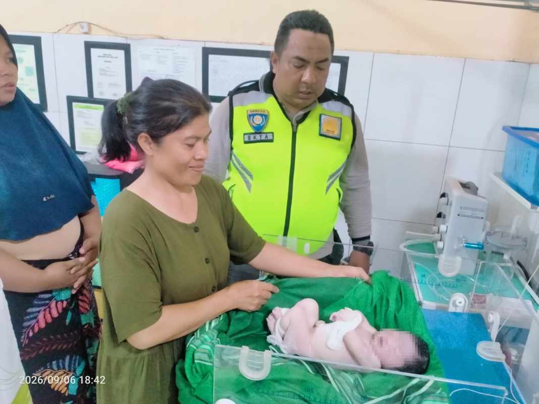 Penemuan Bayi Perempuan dalam Tas Kresek Menggemparkan Mataram Penemuan Bayi Perempuan dalam Tas Kresek Menggemparkan Mataram