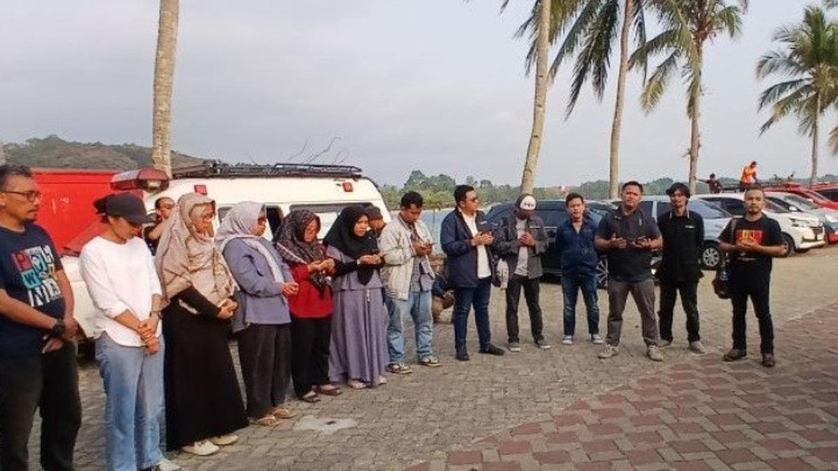 Doa Bersama Wartawan demi Keselamatan Jurnalis Hilang Kontak di Selat Sunda