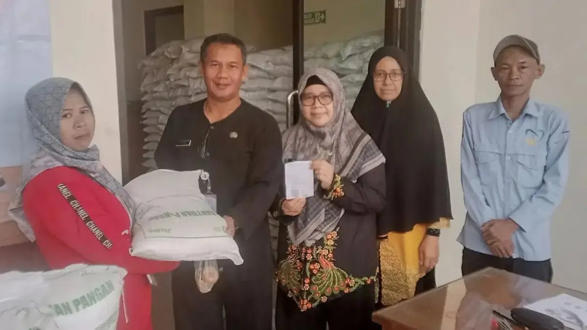 Bantuan Beras untuk Keluarga Pra-Sejahtera di Depok