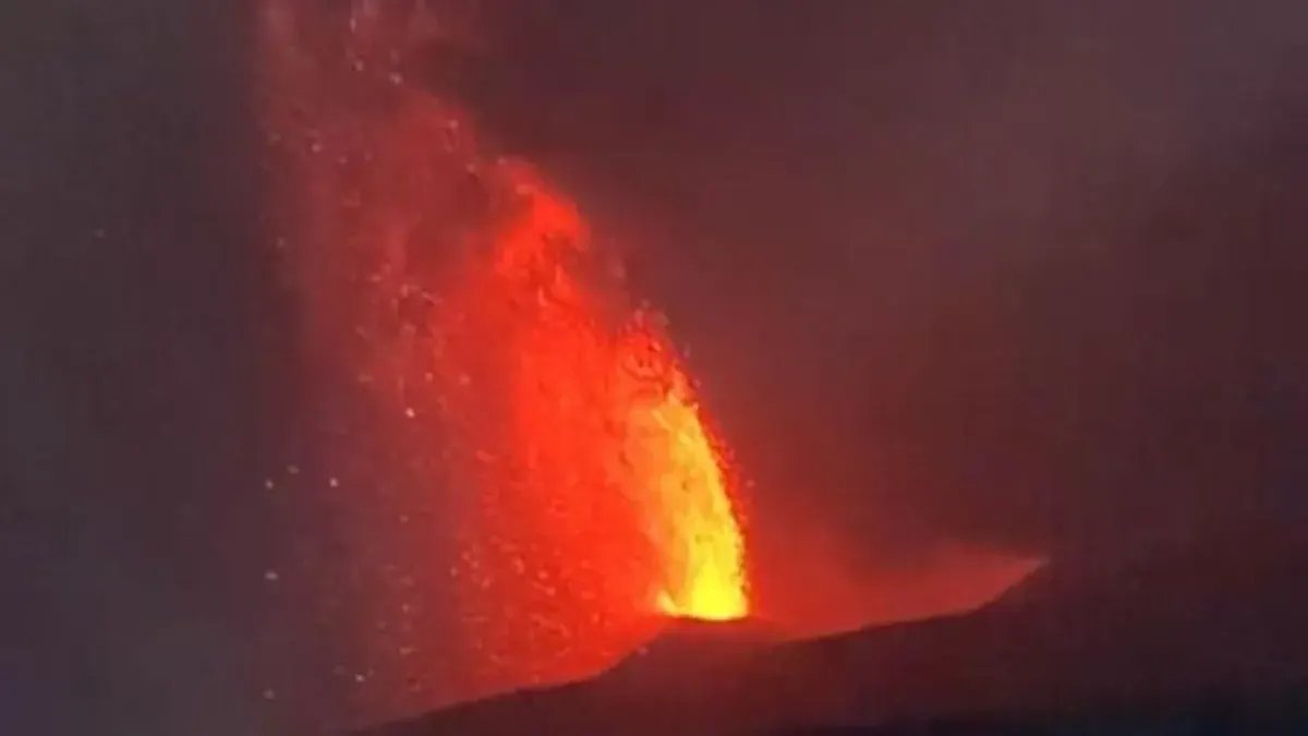 Aktivitas Erupsi Gunung Anak Krakatau: Berita Terbaru dan Dampaknya