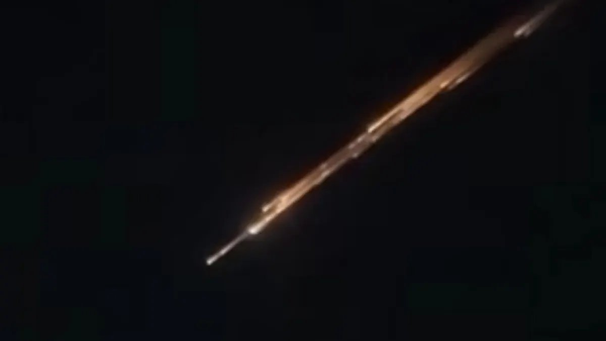 Kejadian Misterius di Gorontalo: Video Meteor Jatuh Menggegerkan Warga