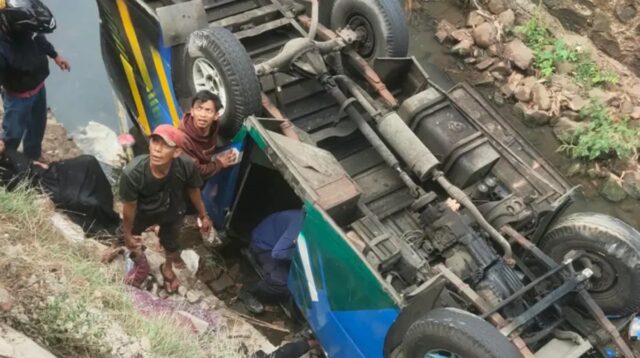 Tragedi Kecelakaan Minibus di Kali Cikumpa, Depok