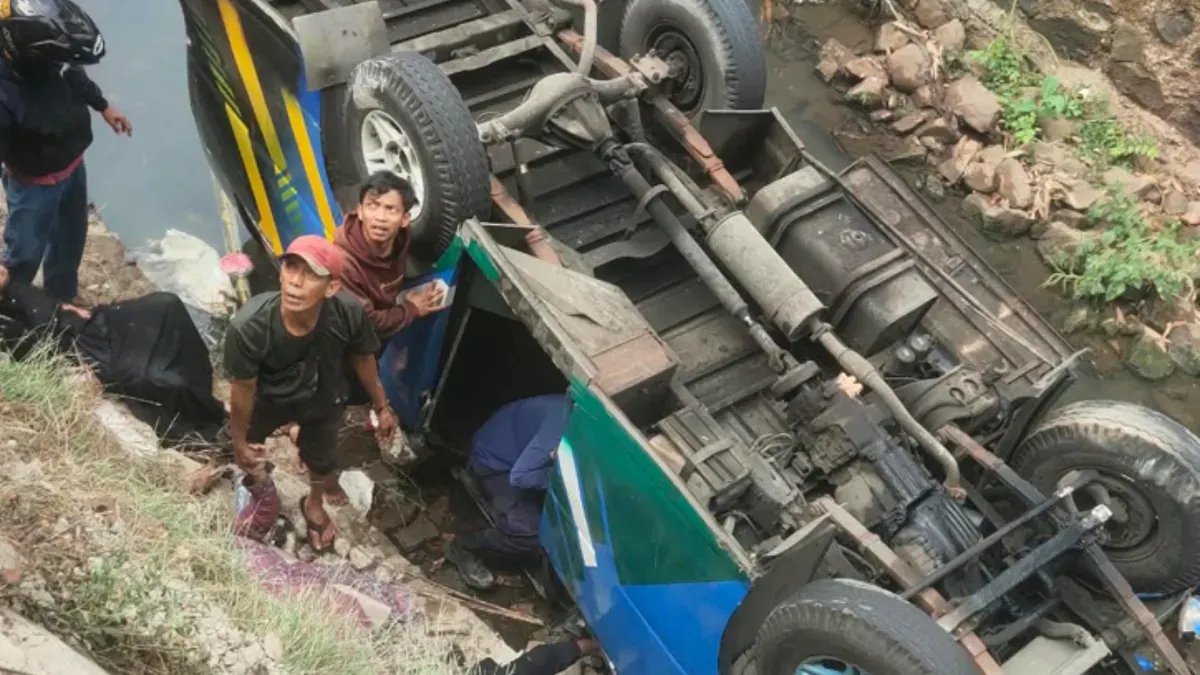 Tragedi Kecelakaan Minibus di Kali Cikumpa, Depok