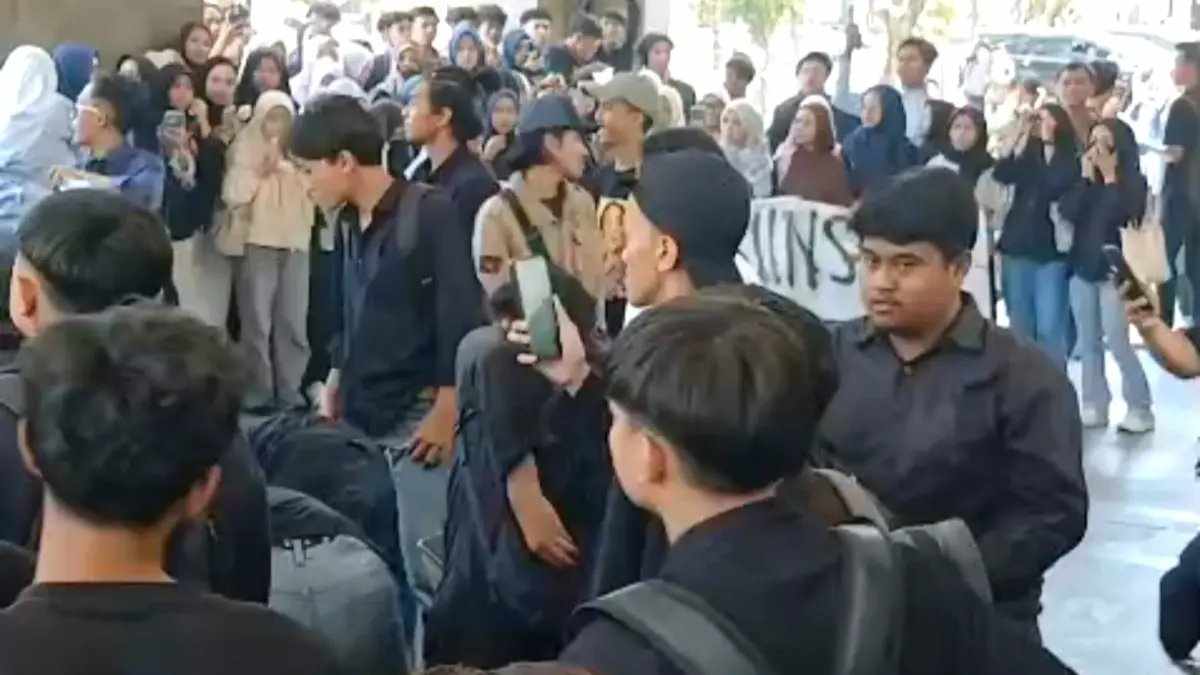 Protes Besar di UINSA: Mahasiswa Tolak Pelantikan Rektor Baru