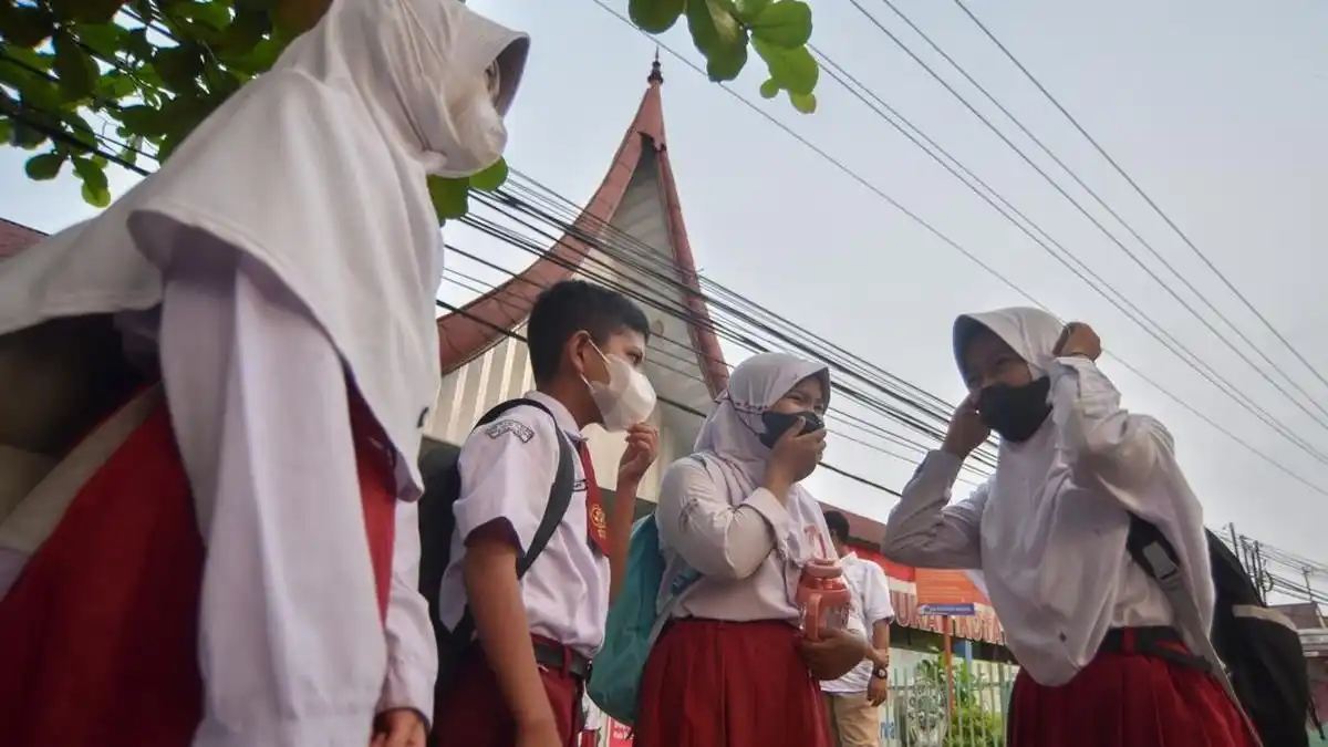 Kebijakan Pembelajaran Jarak Jauh Terpaksa Diterapkan di Padang