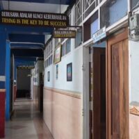 Pihak sekolah juga tetap melakukan pemantauan terhadap proses pembelajaran yang berlangsung dari jarak jauh