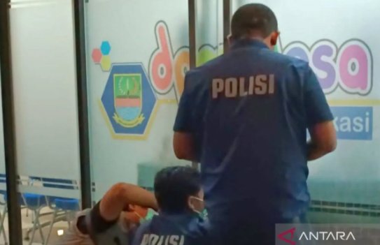 Aksi Protes Pendukung Calon Kades di Bekasi Berujung Penyegelan