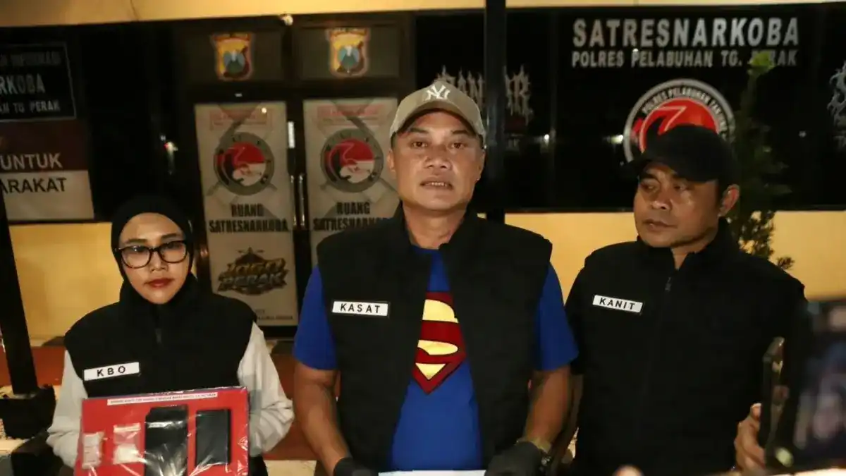 Polisi Tangkap Pria 51 Tahun yang Menyimpan Narkoba dalam Wadah Kacamata di Surabaya
