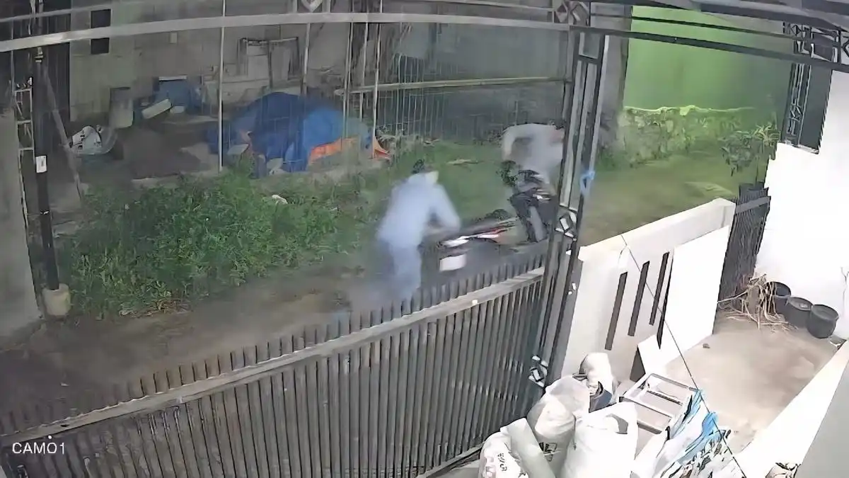Dua Pencuri Angkut Motor dari Rumah Warga di Pancoran Mas Depok