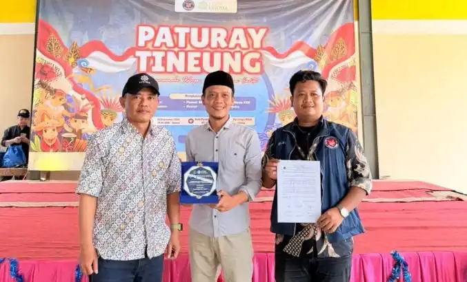 Mahasiswa KKN Unusia Kenalkan Digitalisasi melalui Situs Desa Warungmenteng