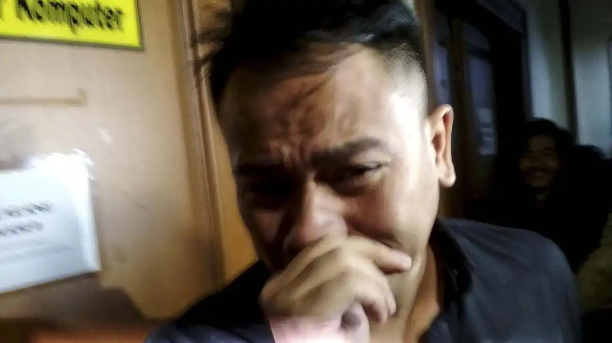 Dede Sunandar Tak Sadarkan Diri Saat Laga Tinju, Vicky Prasetyo Menangis dan Minta Doa