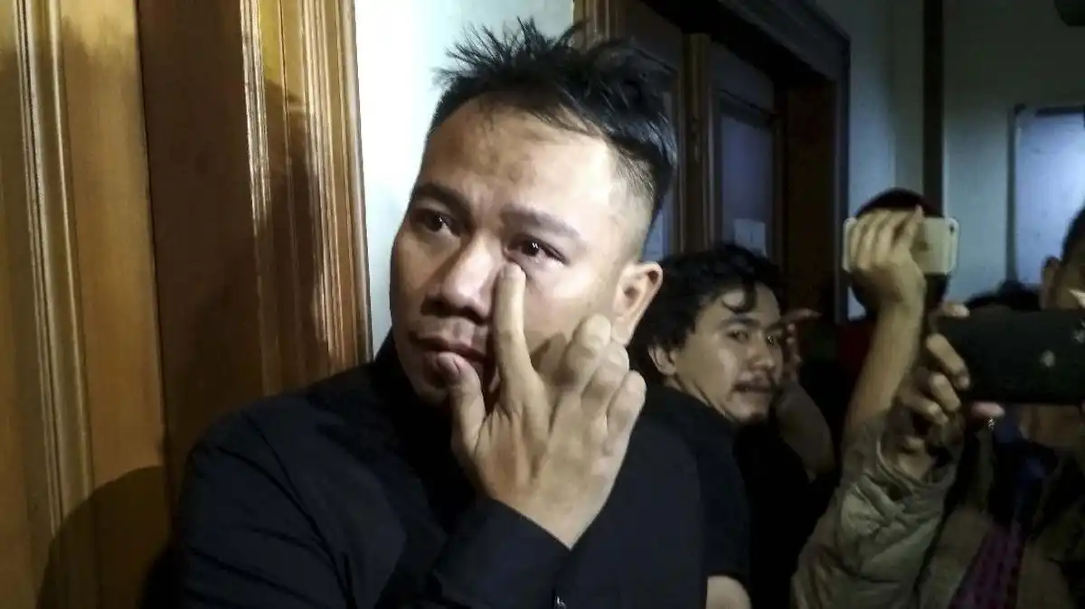 Dede Sunandar Sadar Setelah Terkena Tinju Vicky Prasetyo di Laga Celebrity Match