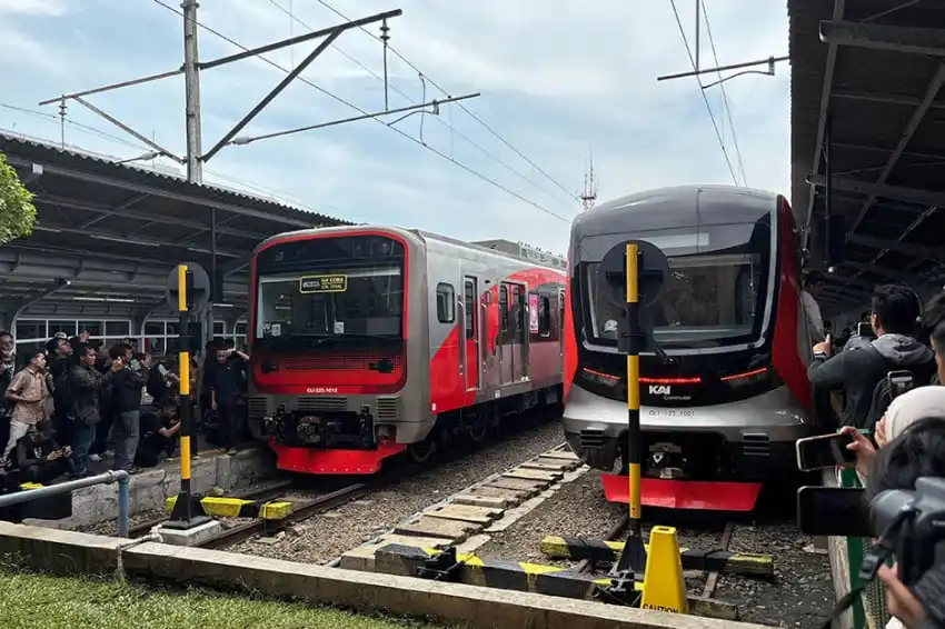 Kebutuhan KRL Meningkat, Pemerintah Mengkaji Pilihan Impor dan Produksi Dalam Negeri Kebutuhan KRL Meningkat, Pemerintah Mengkaji Pilihan Impor dan Produksi Dalam Negeri