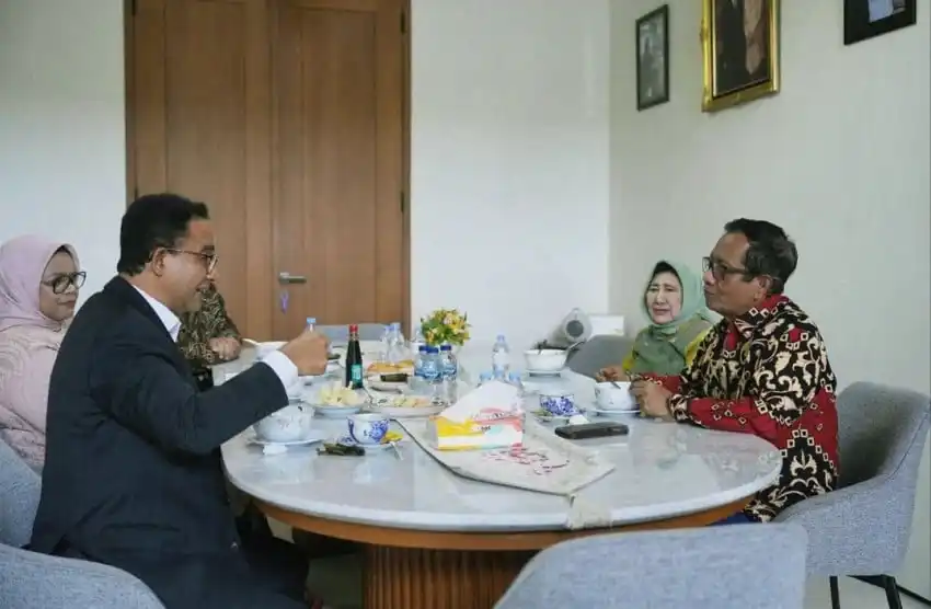 Anies dan Mahfud Bagikan Momen Silaturahmi di Sambilegi, Sleman