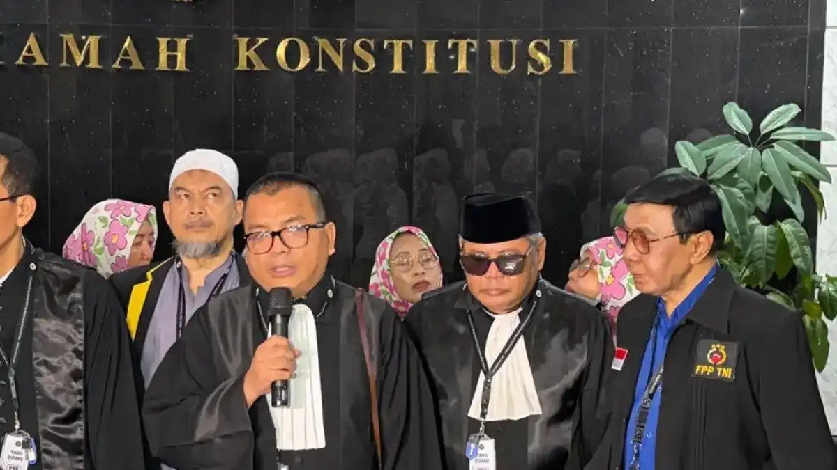 Denny Indrayana Minta Prabowo Menentukan Sikap atas Putusan MK soal Ijazah Gibran