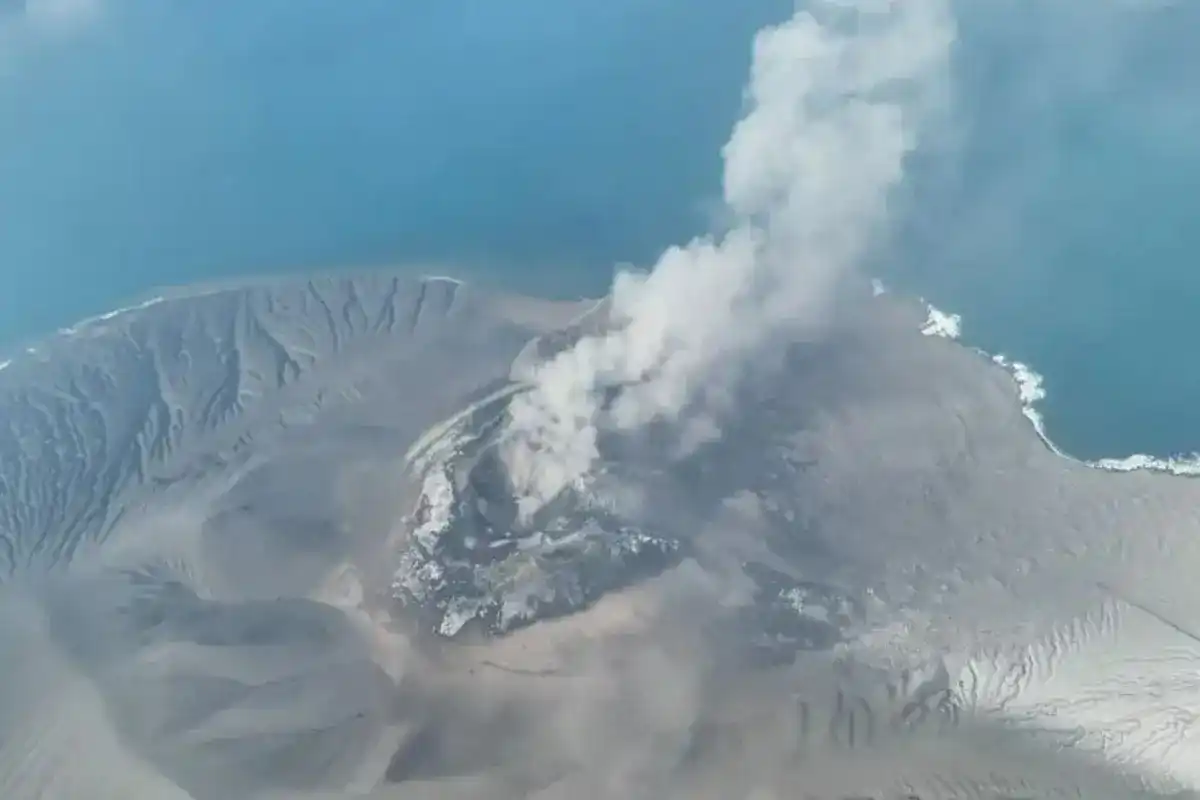 Erupsi Gunung Anak Krakatau, Abu Vulkanik Membubung 250 Meter