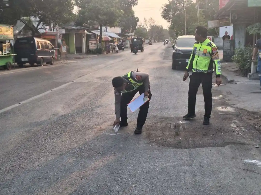 Mahasiswa Tuban Meninggal dalam Kecelakaan Motor dan Truk Trailer di Plumpang Mahasiswa Tuban Meninggal dalam Kecelakaan Motor dan Truk Trailer di Plumpang