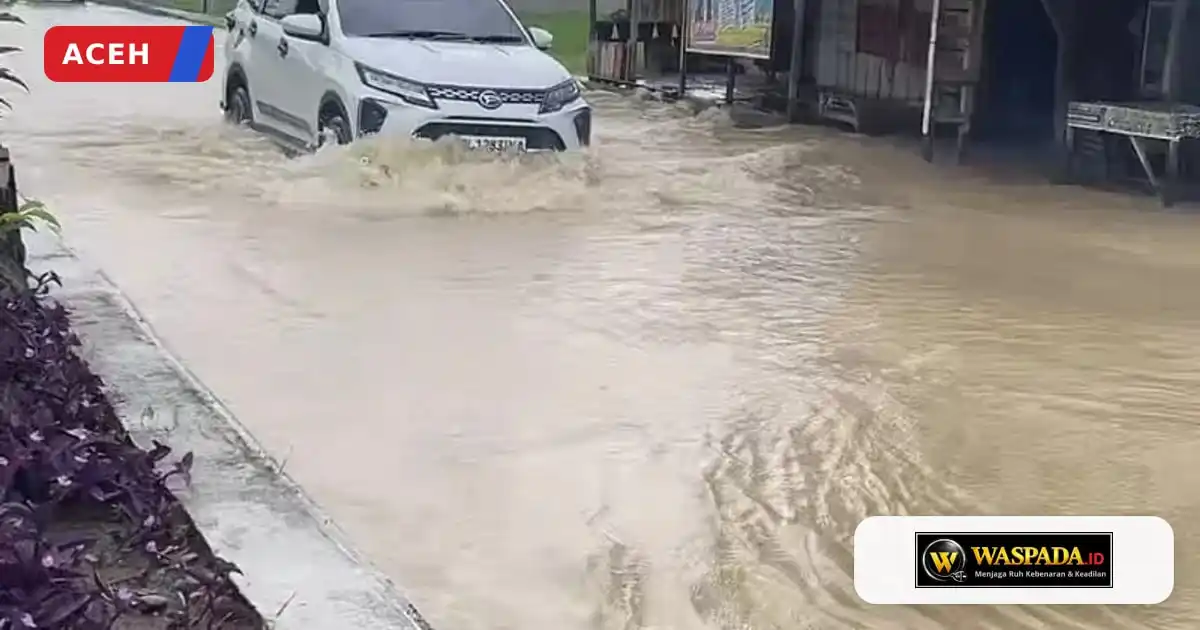 Banjir Rendam Jalan Nasional dan Permukiman di Bambel setelah Tanggul Jebol