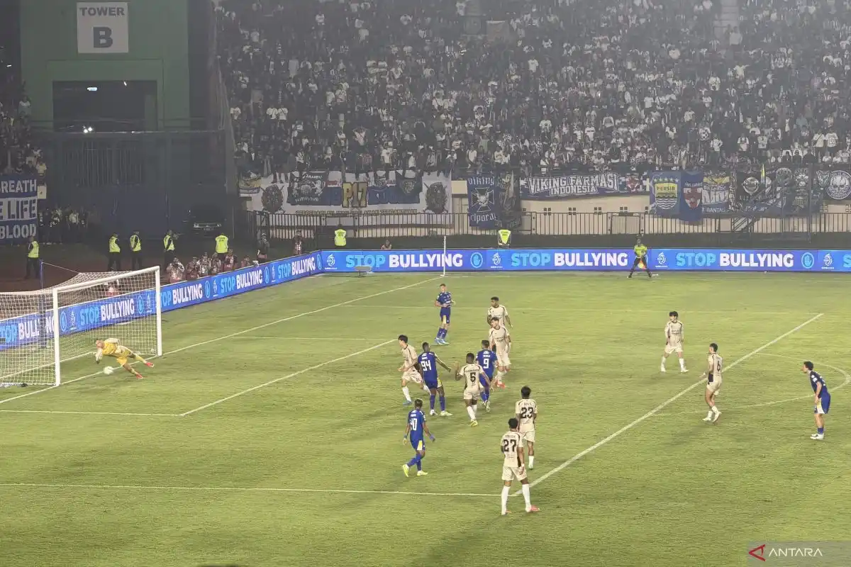 Persib Bangkit dari Ketertinggalan Dua Gol dan Tahan Imbang Dewa United