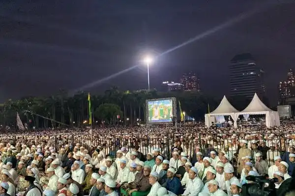 Jemaah Memadati Monas untuk Tablig Akbar dan Doa bagi Indonesia