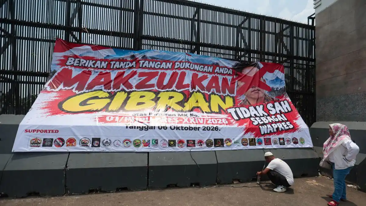 Aksi KNPRI di Depan DPR Desak Pemakzulan Gibran