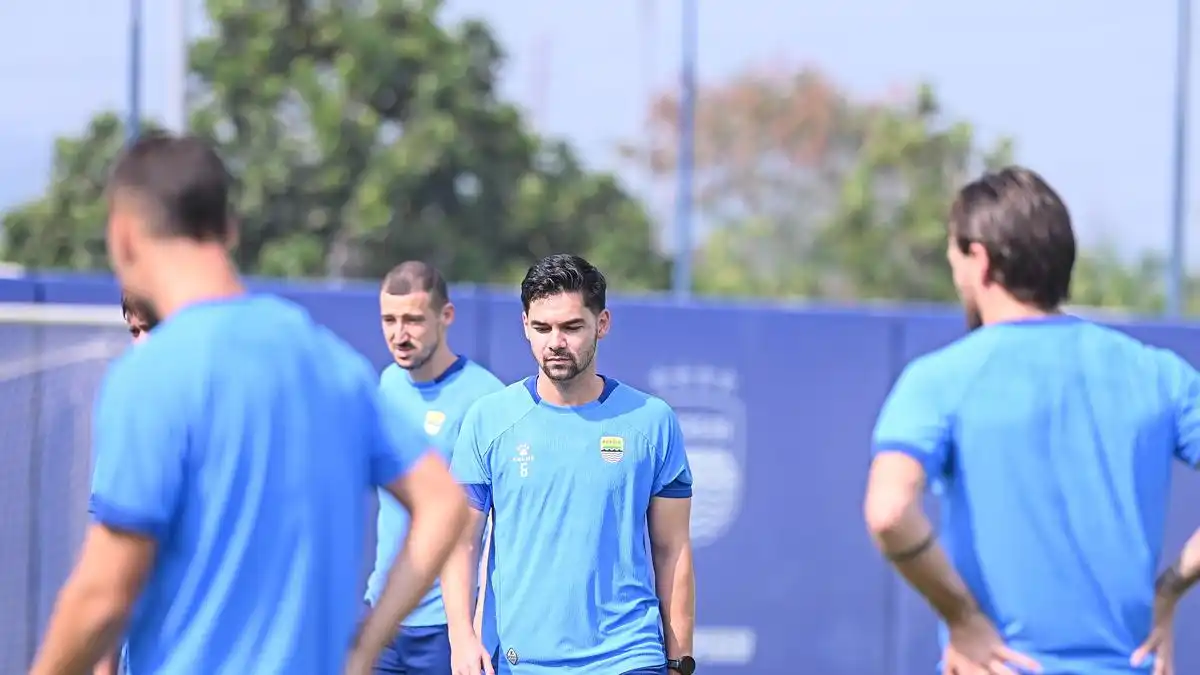 Persib Bandung Menatap The Cong-Viettel di Tengah Padatnya Persaingan