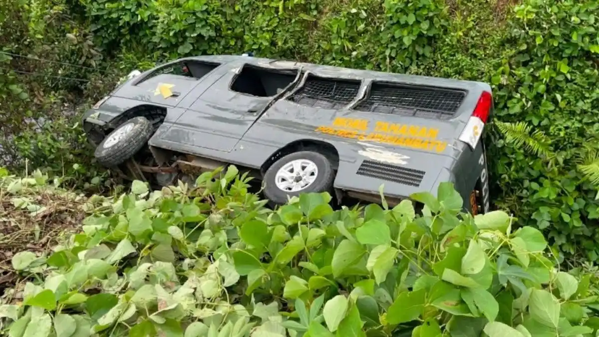 Tabrakan Mobil Ransus dan Truk di Jalinsum Labuhanbatu: Korban, Penanganan, dan Penyelidikan
