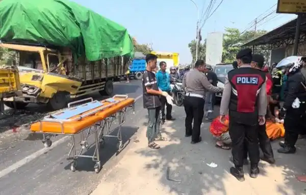Truk Diduga Alami Rem Blong, Kecelakaan di Mojokerto Tewaskan Pengendara Motor