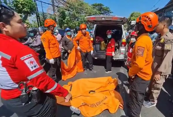 Tragedi di Jalan Jagir: Pengendara Scoopy Tewas dalam Kecelakaan dengan Truk