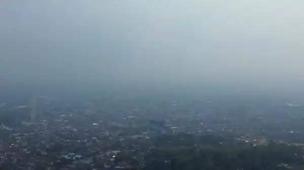 Kendari Alihkan Siswa ke Pembelajaran Jarak Jauh di Tengah Kabut Asap