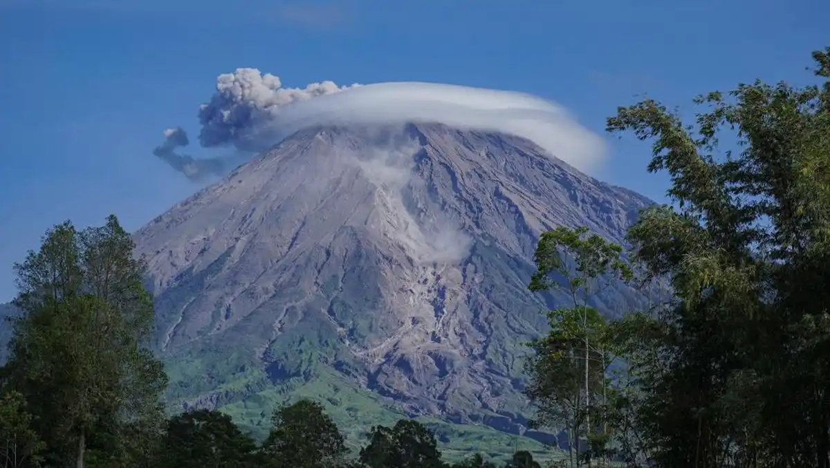 Tiga Erupsi Semeru dalam Sehari, Kolom Abu Tertinggi Menyentuh 1.000 Meter