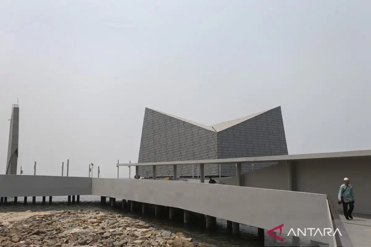 Lima Perkembangan Jakarta: Masjid Apung, Koperasi, Sekolah, dan Pengelolaan Sampah