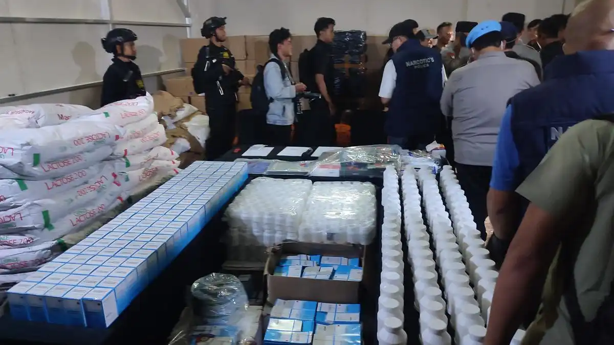 Pabrik Obat Keras Ilegal di Bandung Terungkap, Lima Orang Jadi Tersangka Pabrik Obat Keras Ilegal di Bandung Terungkap, Lima Orang Jadi Tersangka