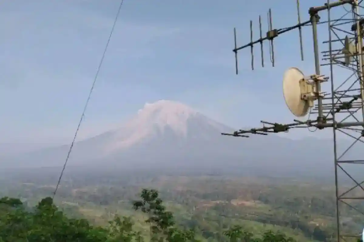 Semeru Kembali Erupsi, Zona Besuk Kobokan Dibatasi untuk Warga