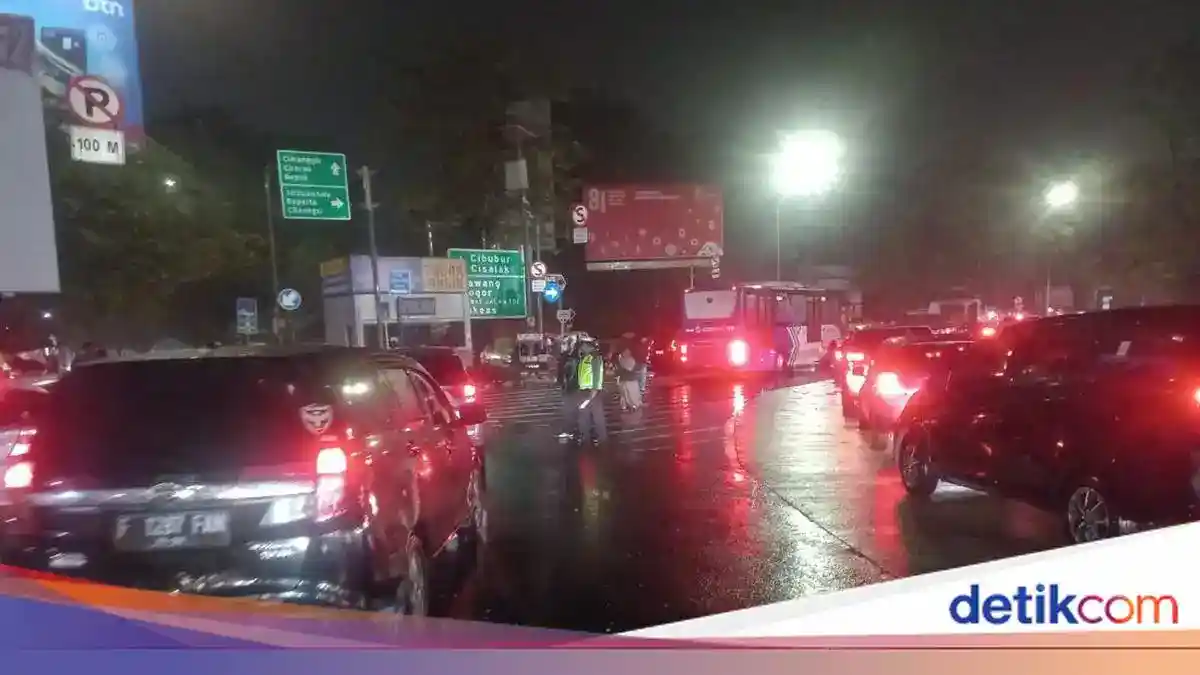 Hujan Picu Kemacetan di Cibubur, Kendaraan Mengular hingga Jalan Jambore