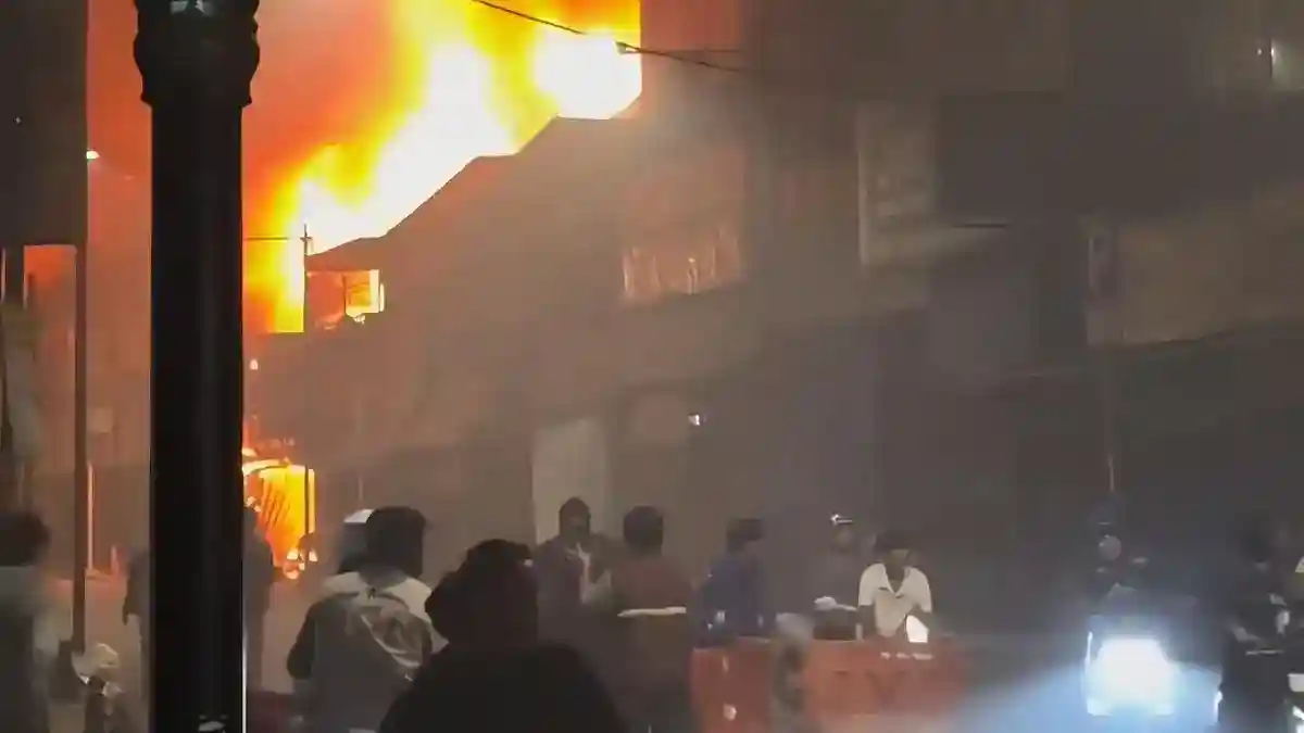 Korsleting Diduga Picu Kebakaran Tiga Ruko di Jalan Suryakencana Bogor