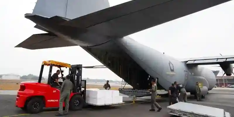 TNI Kirim 4,6 Ton Dry Ice untuk Dukung Operasi Modifikasi Cuaca di Banjarmasin dan Palembang