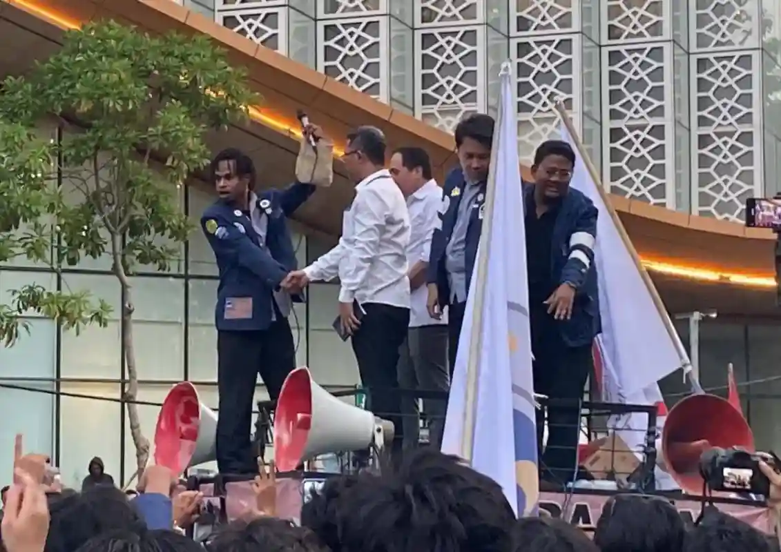 Janji Layanan ISPA Gratis Picu Sorakan Mahasiswa Trisakti Janji Layanan ISPA Gratis Picu Sorakan Mahasiswa Trisakti